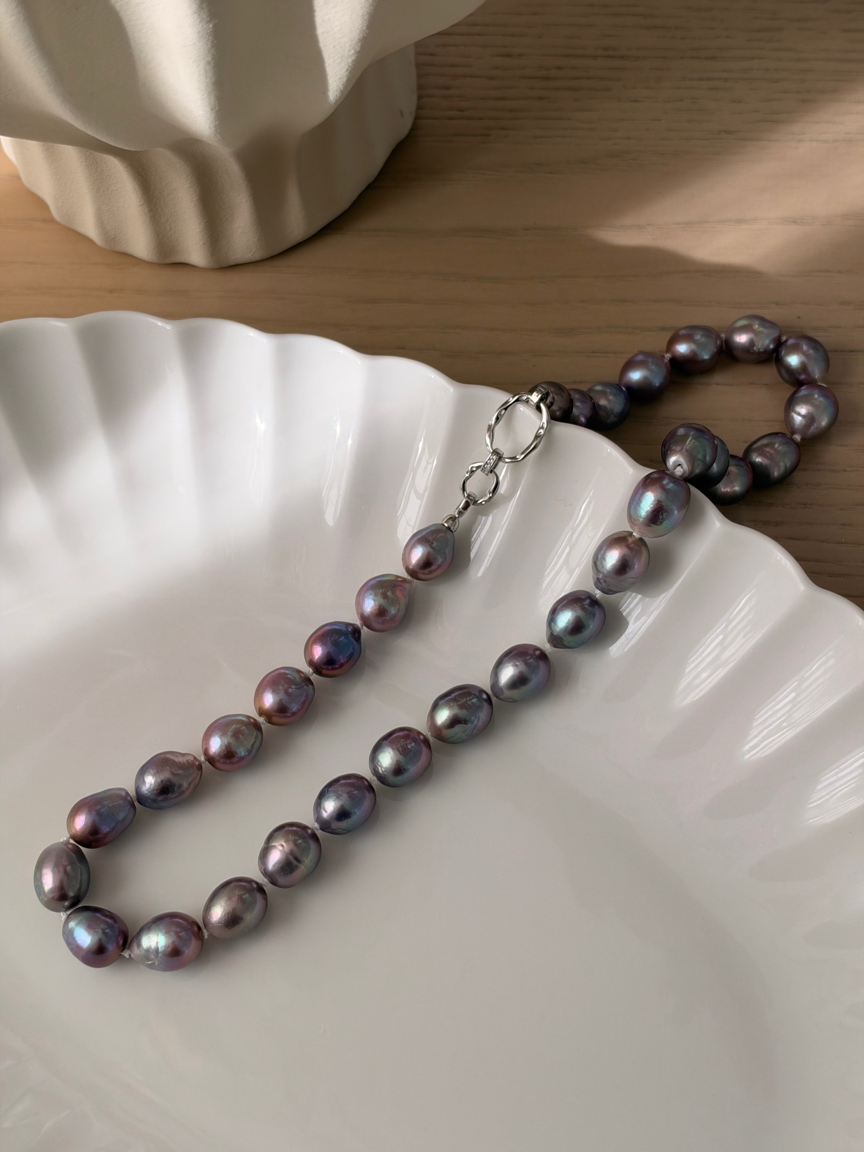 Forma Necklace