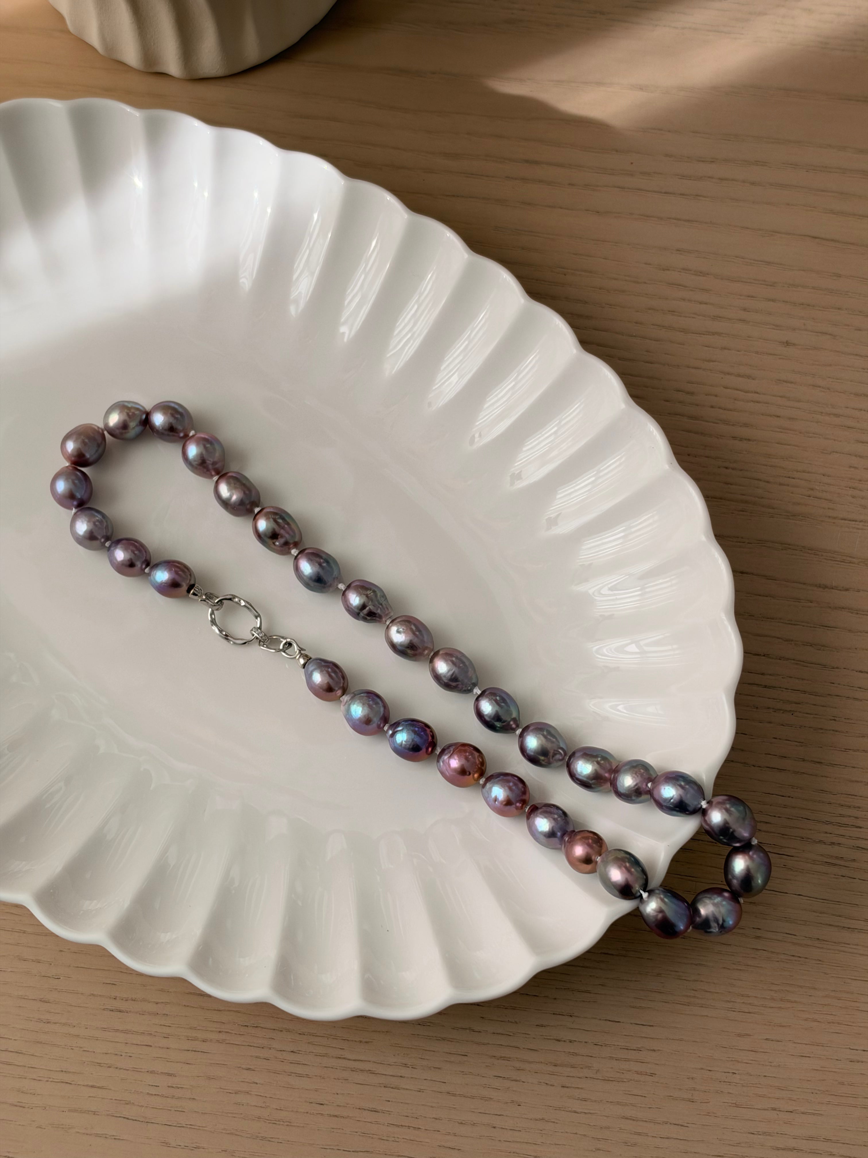 Forma Necklace