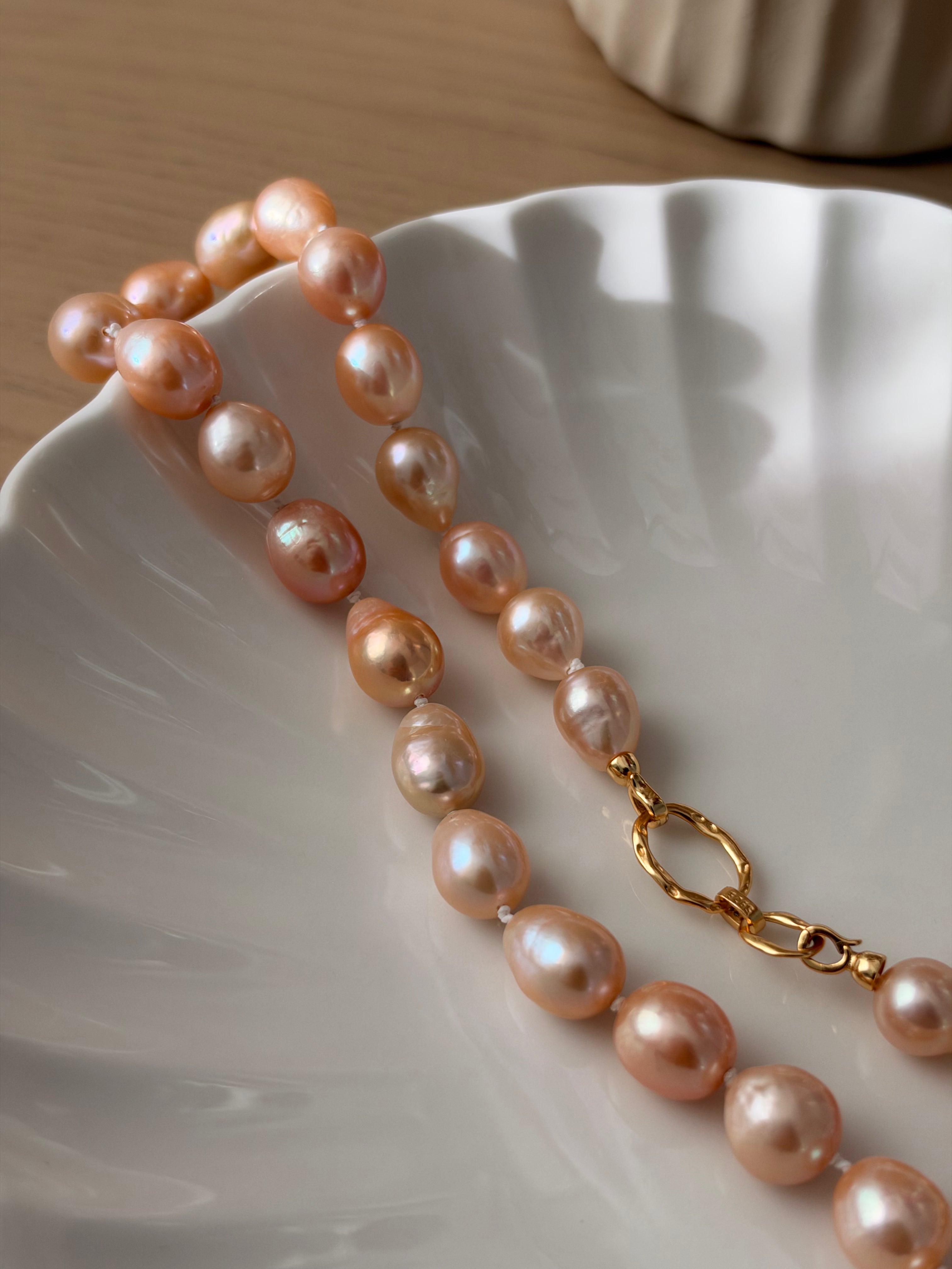 Forma Necklace