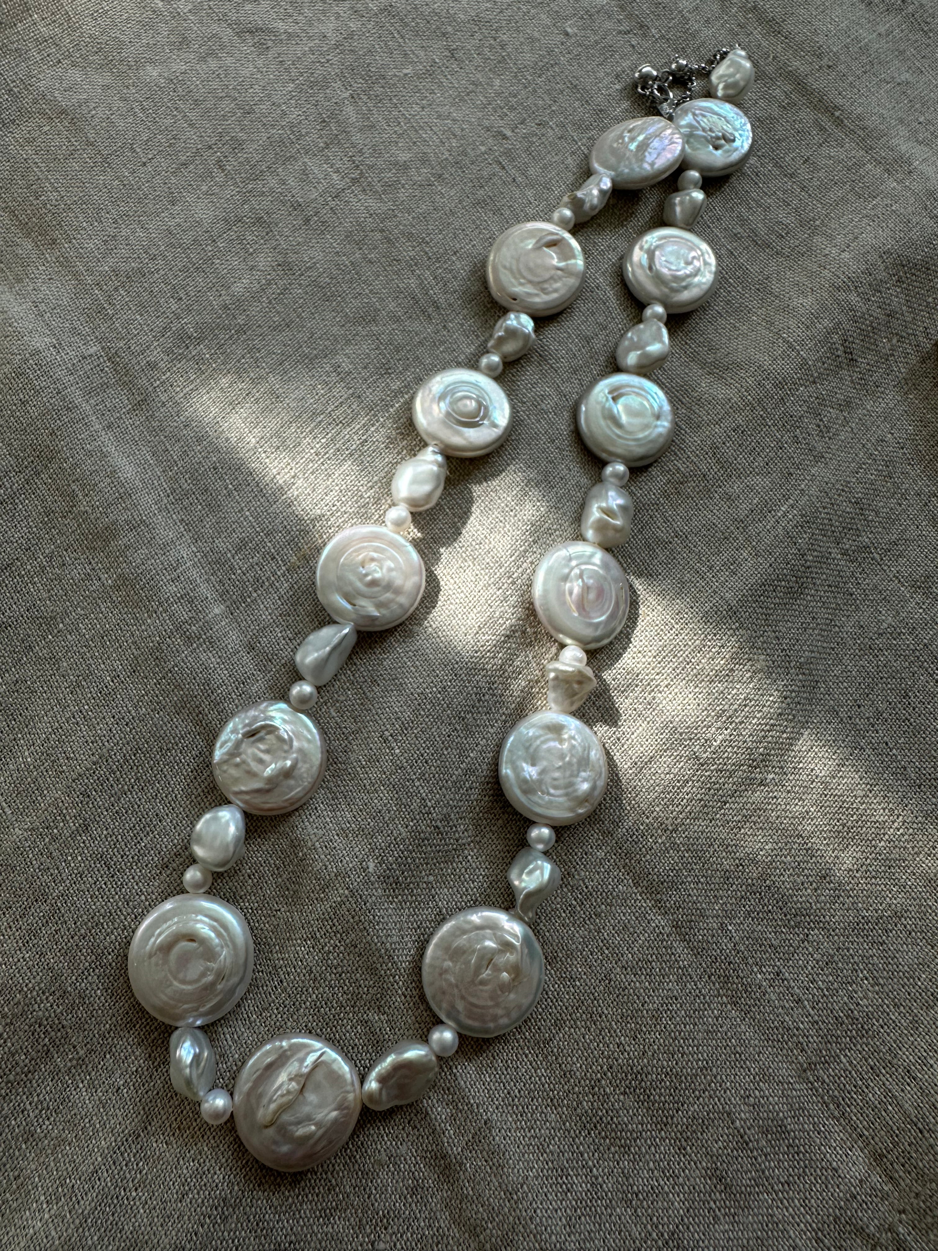 Luna Medallion Necklace – Modern Elegance for Every Day