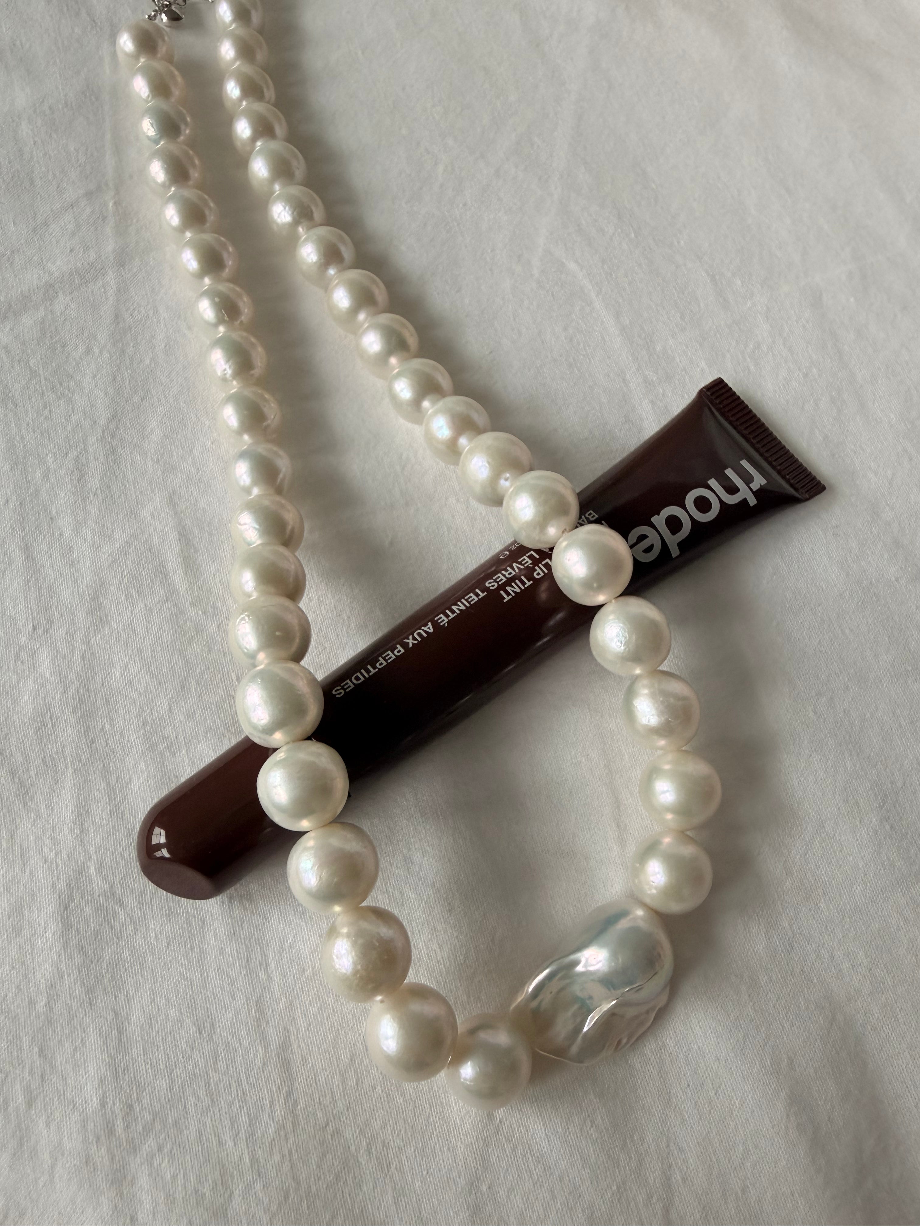 Baroque Glow Necklace