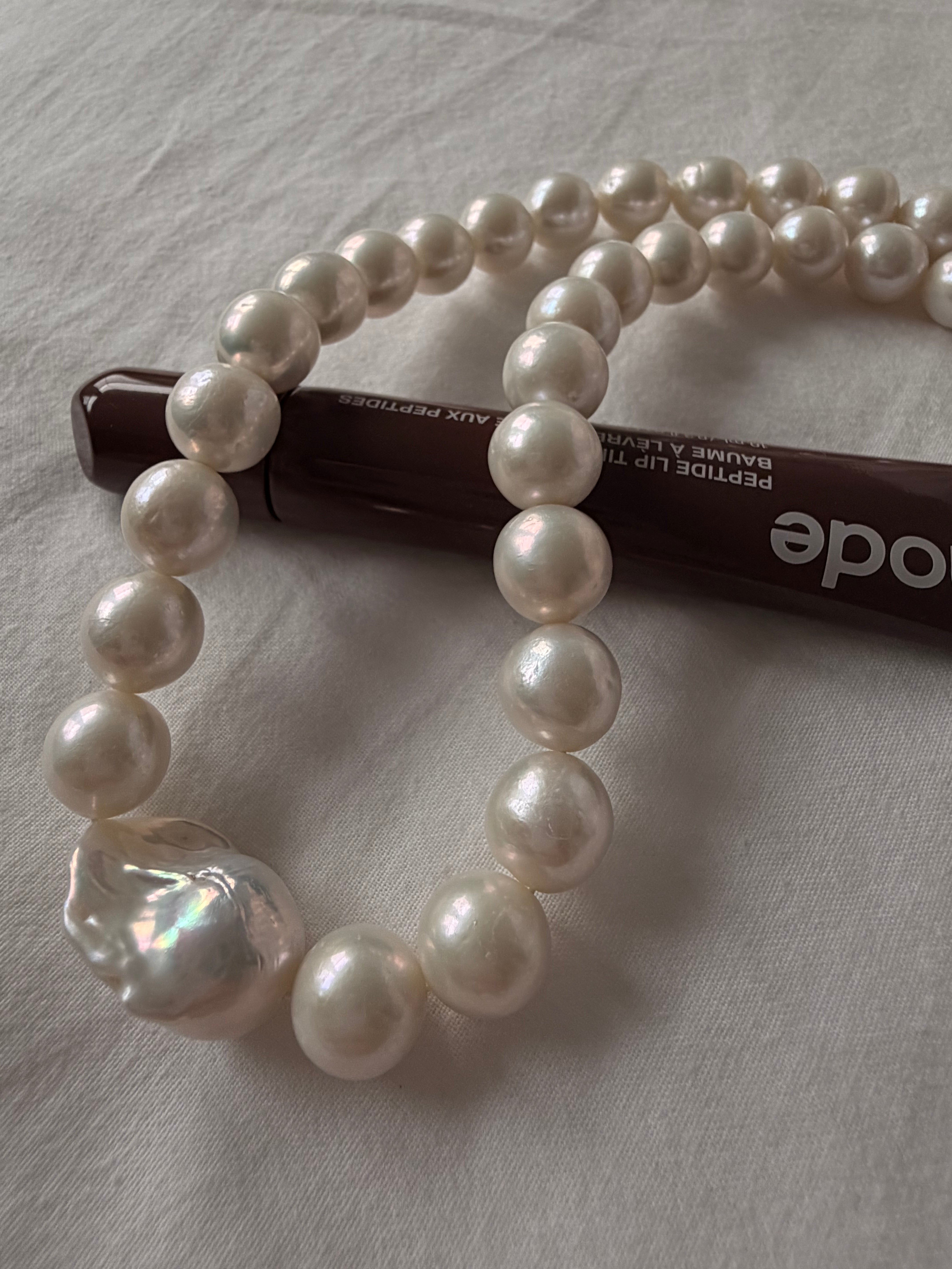 Baroque Glow Necklace