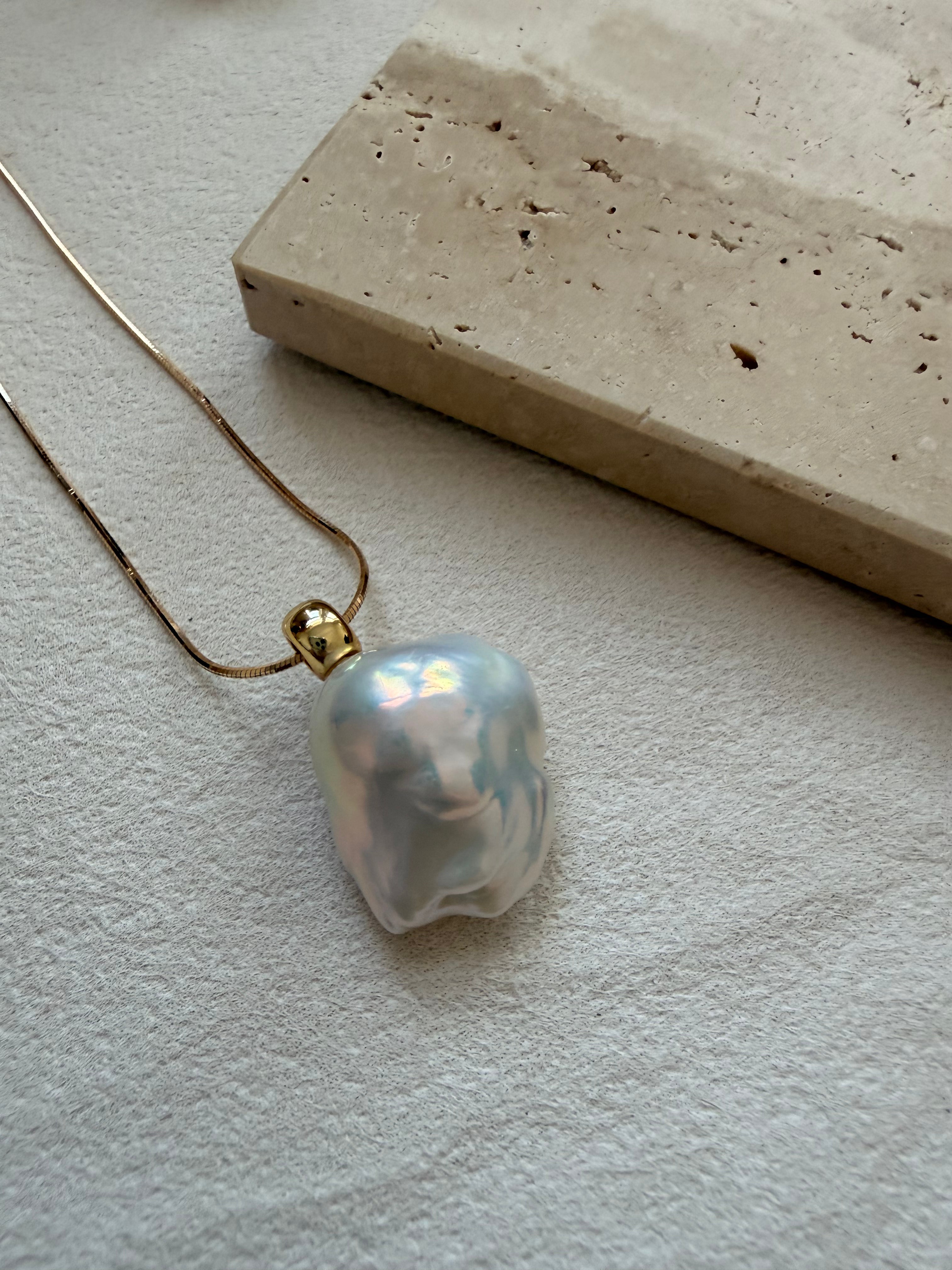 Miss Glow – Baroque Pearl Necklace