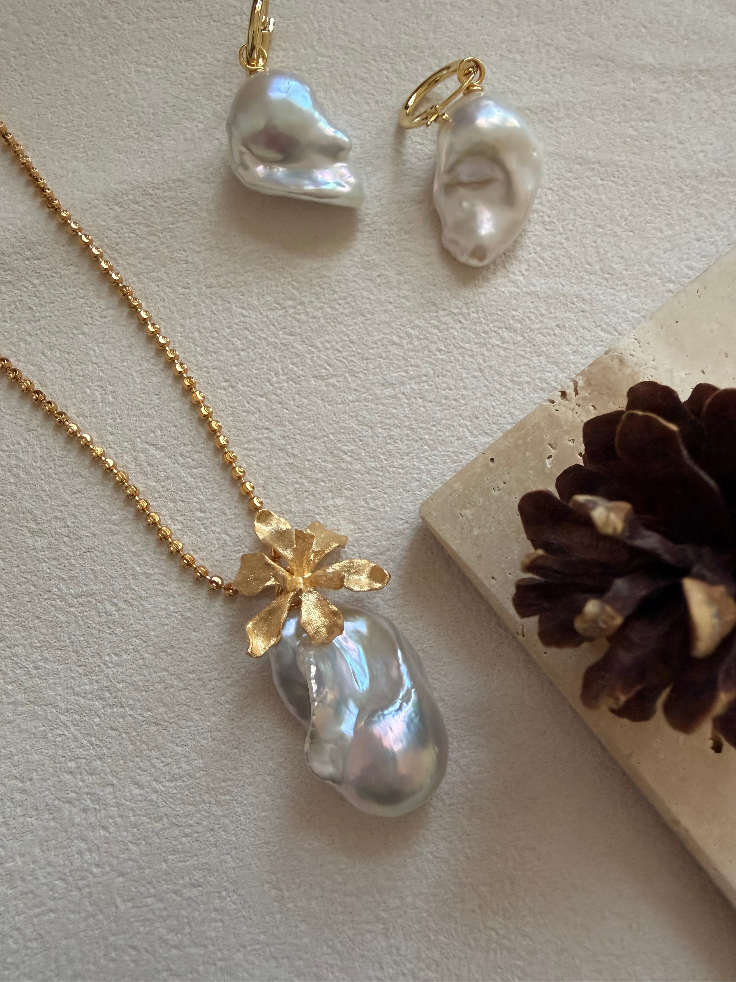 “Light Bloom” Baroque Pearl Necklace