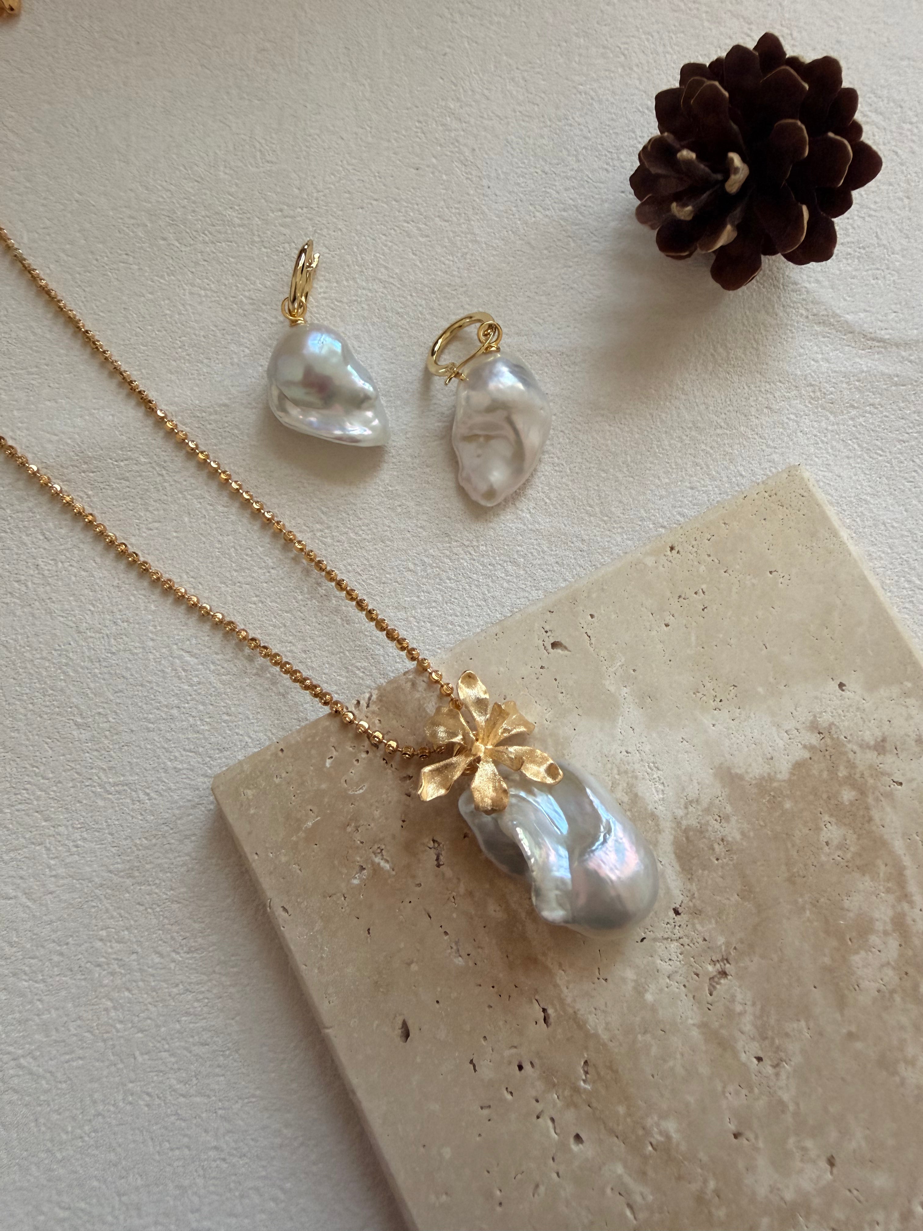 “Light Bloom” Baroque Pearl Necklace