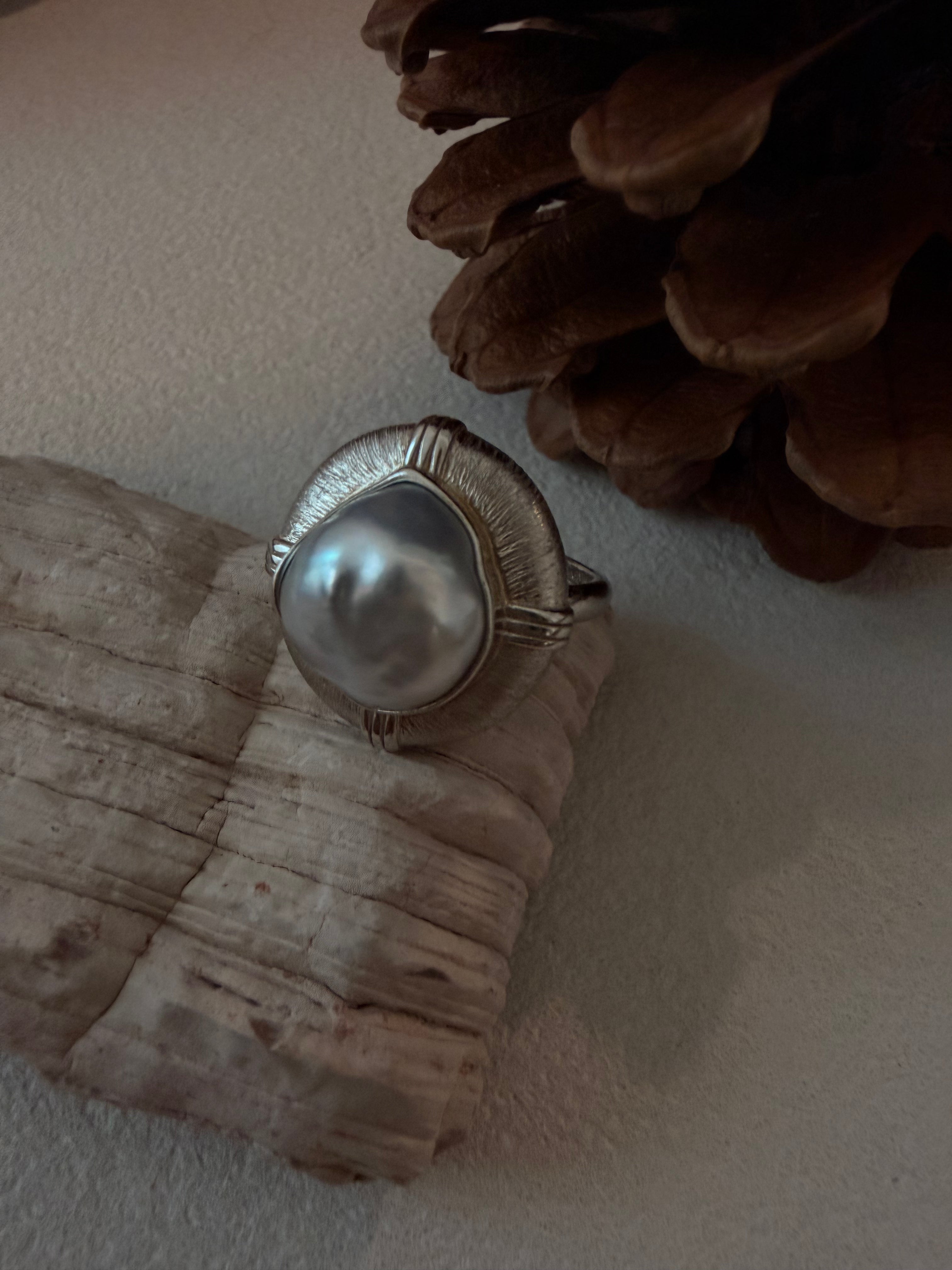 Lune Drift South Sea Baroque Ring