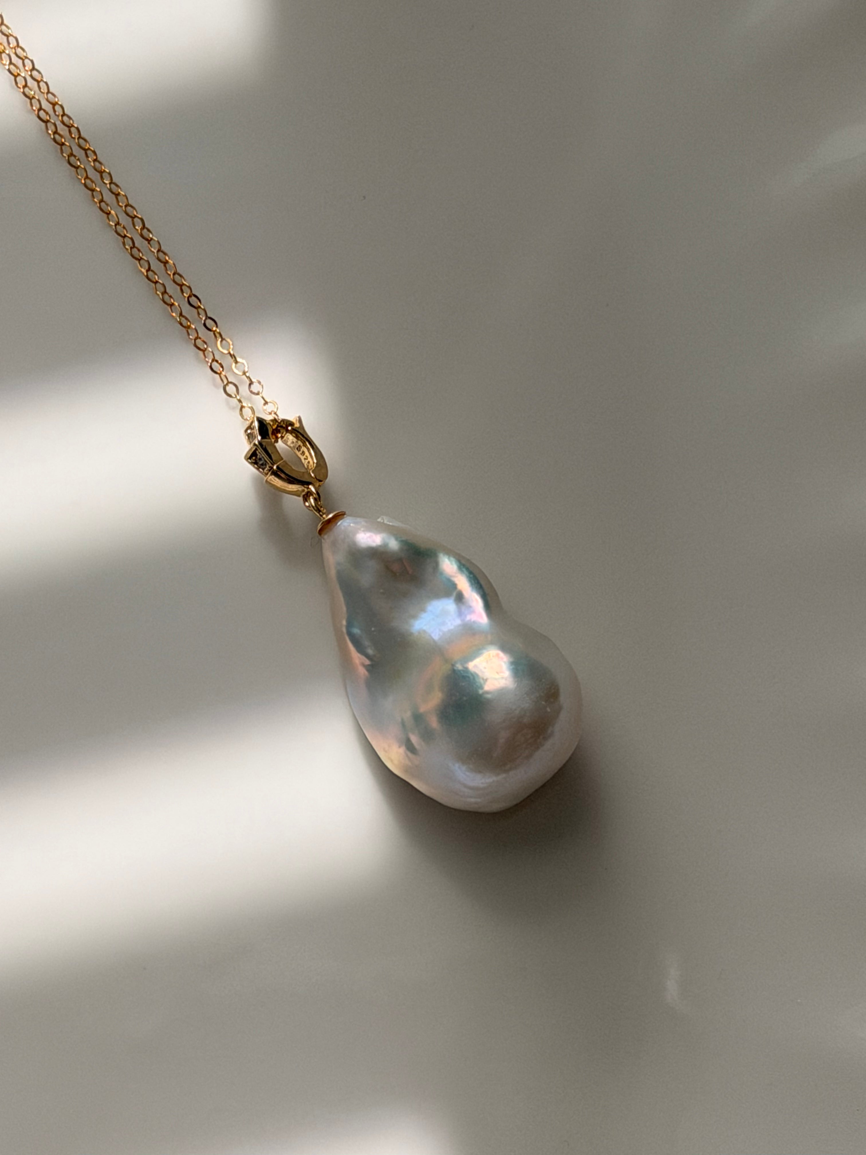 Lumière Baroque Pendant