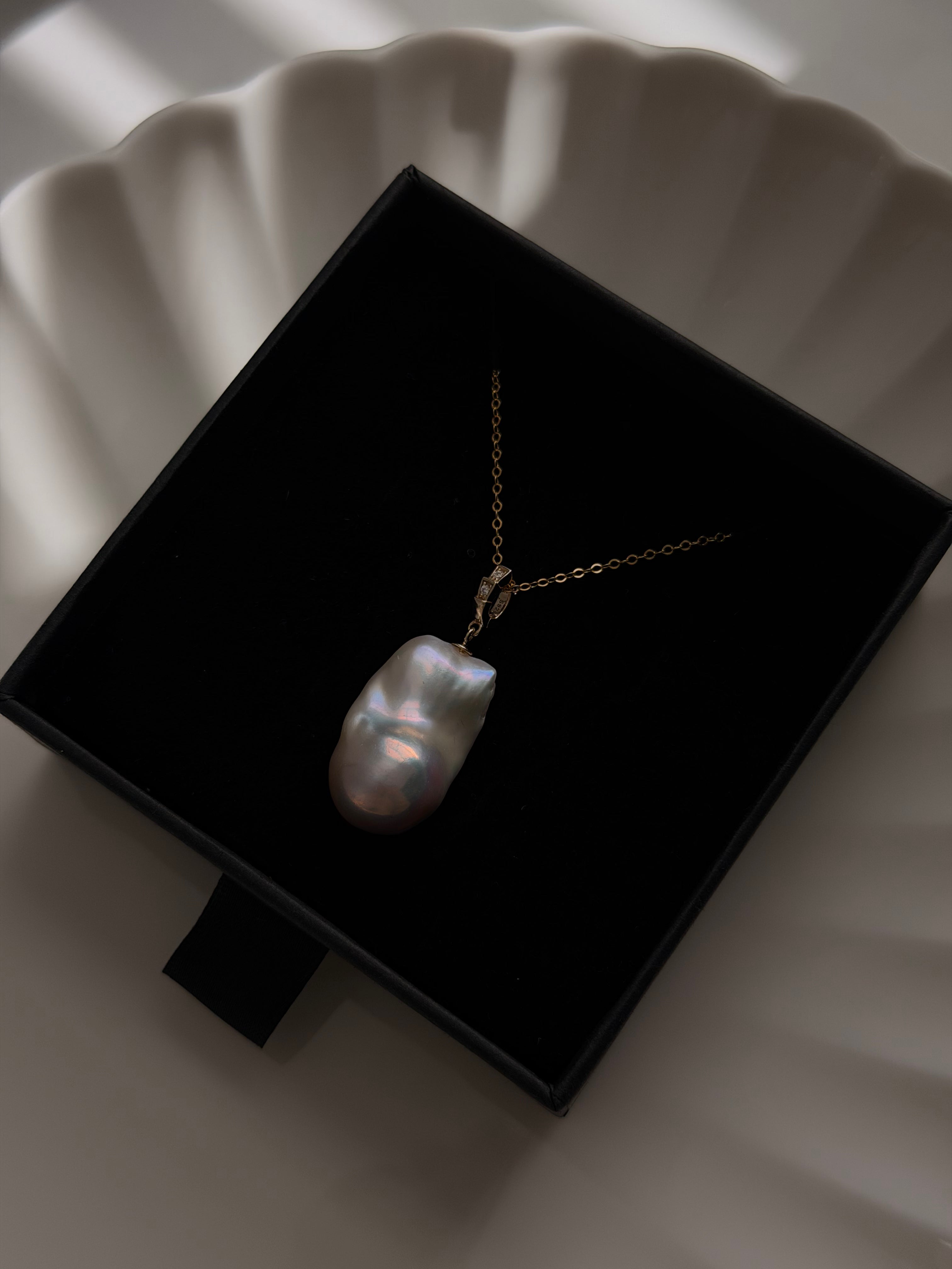 Lumière Baroque Pendant