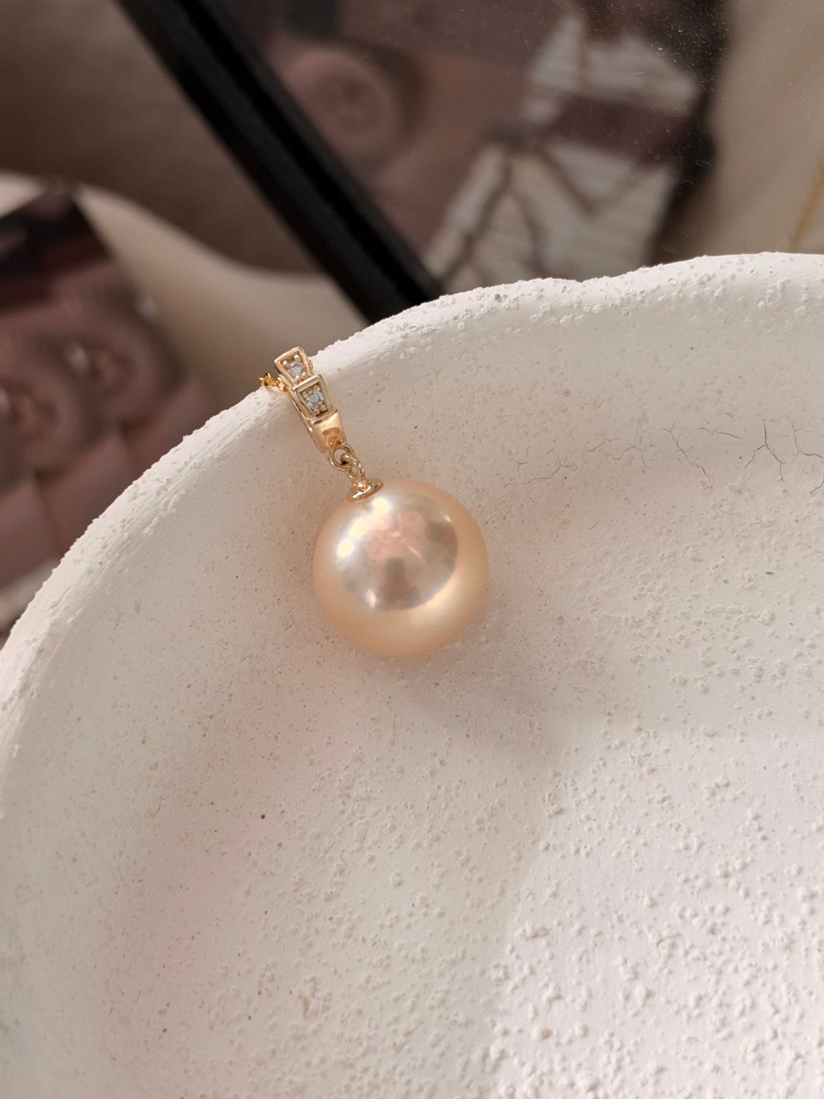 Nira Necklace — Round