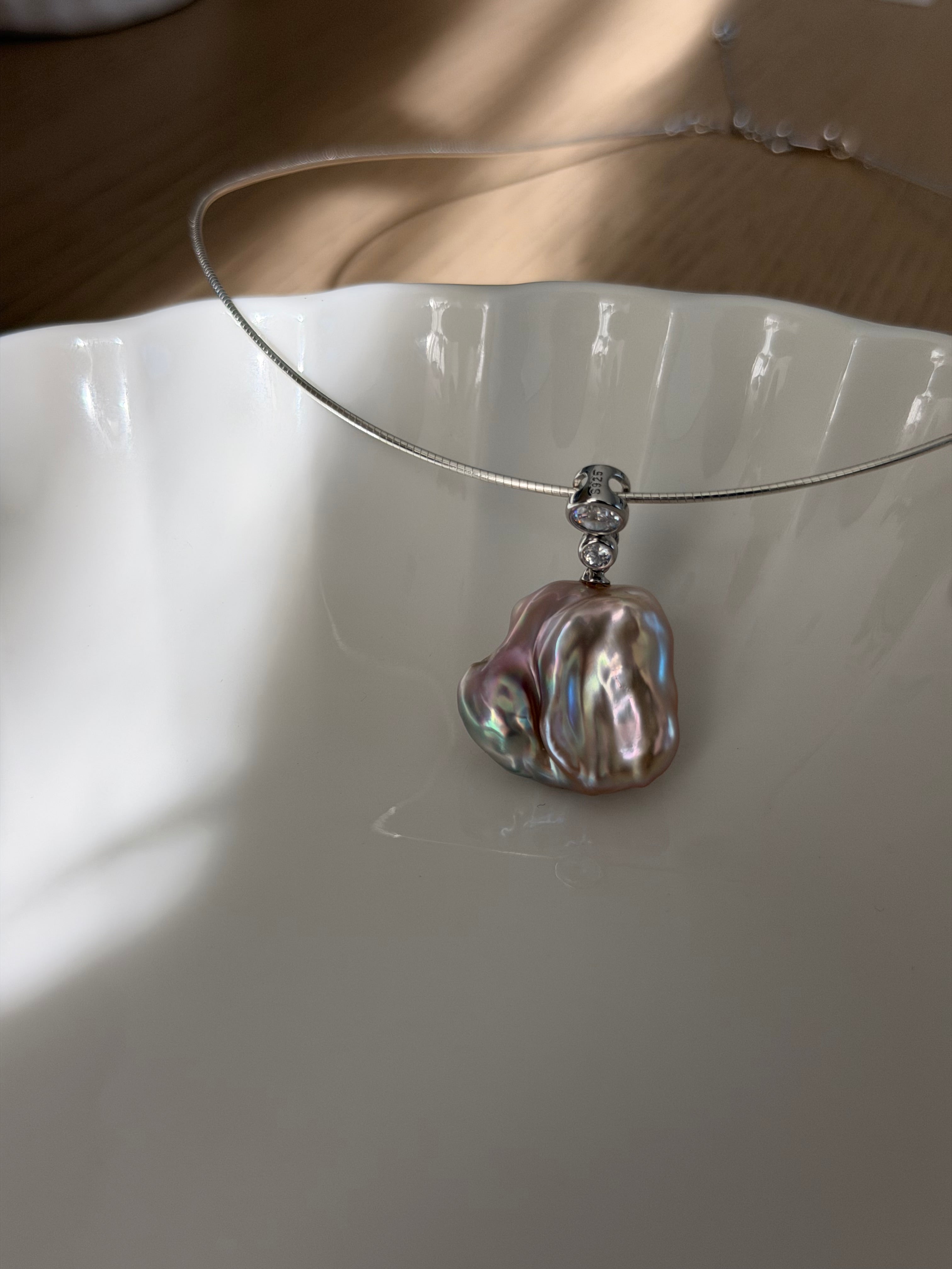 Contour Necklace
