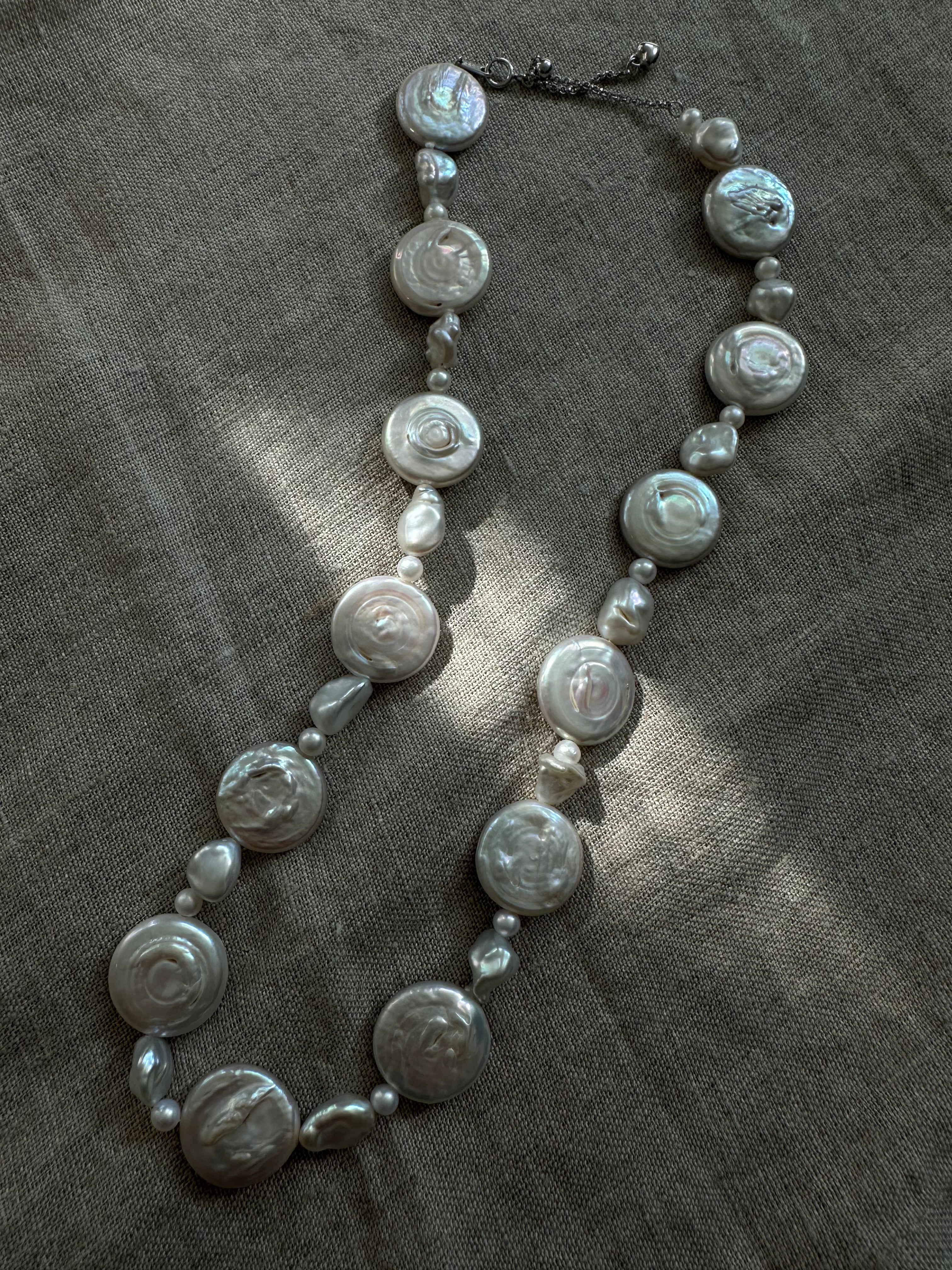 Luna Medallion Necklace – Modern Elegance for Every Day