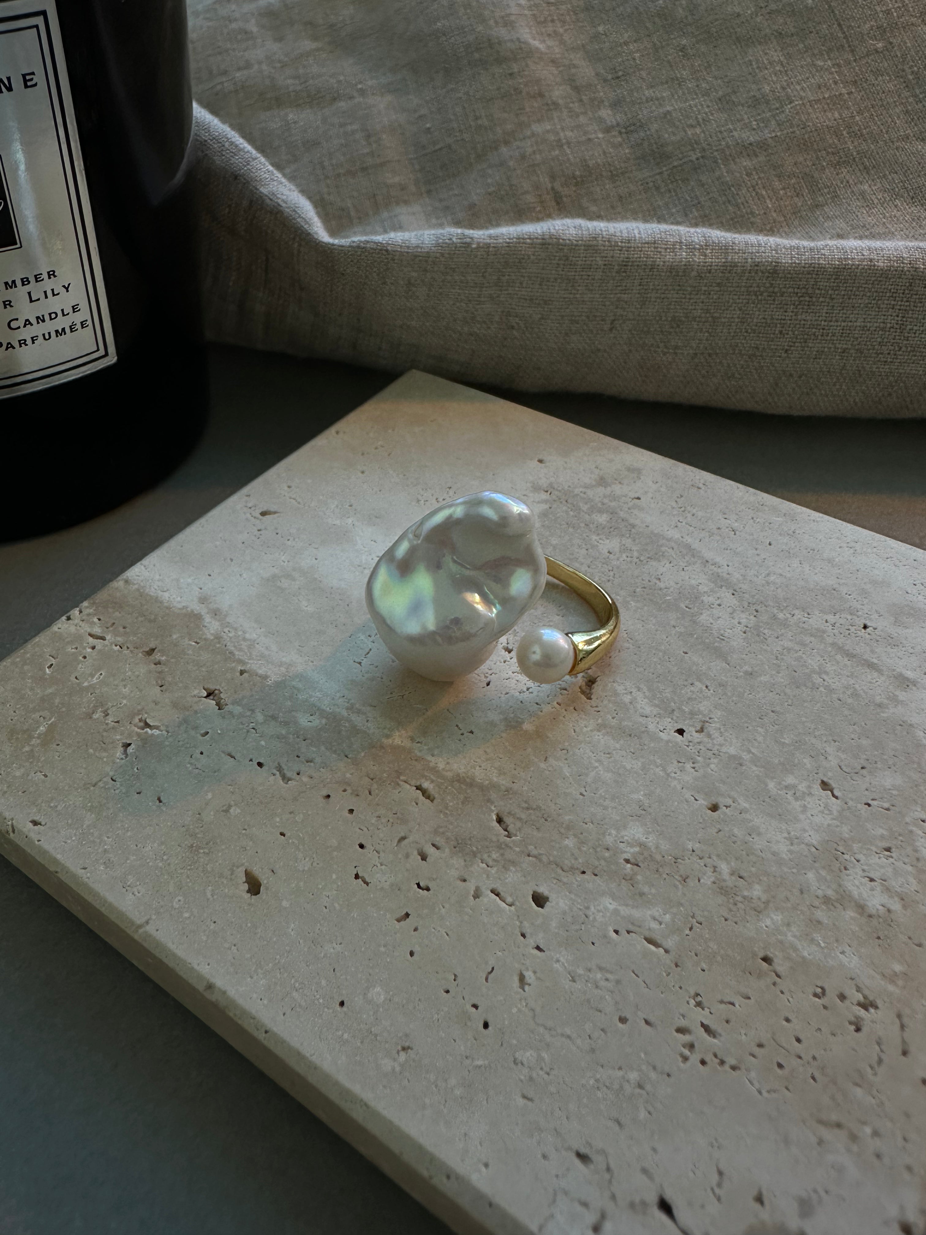 The Muse Ring – Dual Pearl Edition