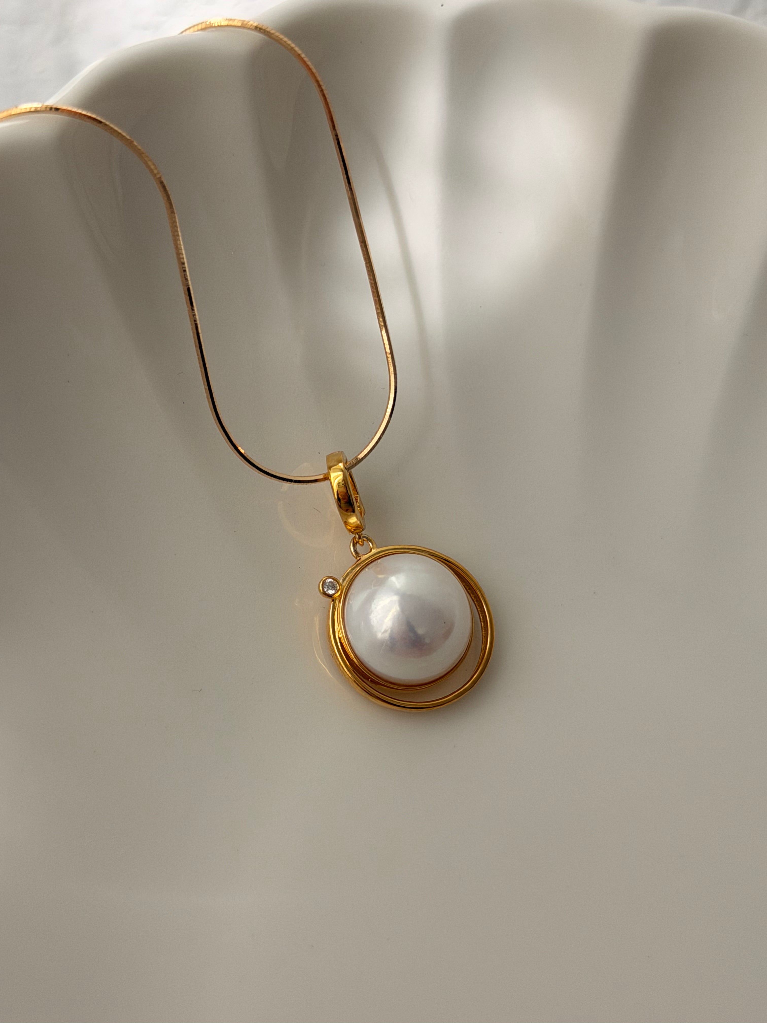 Soft Orbit Necklace