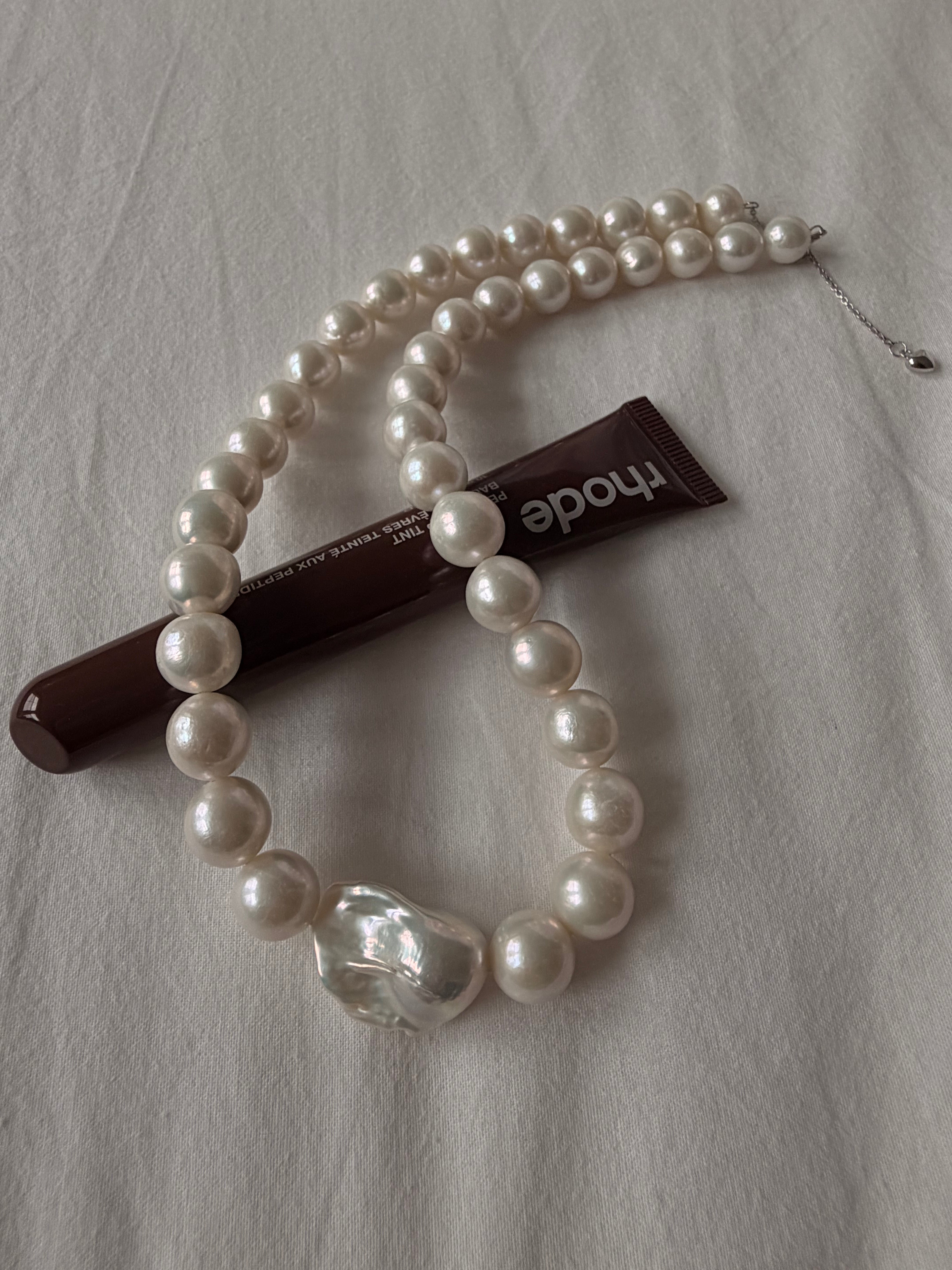 Baroque Glow Necklace