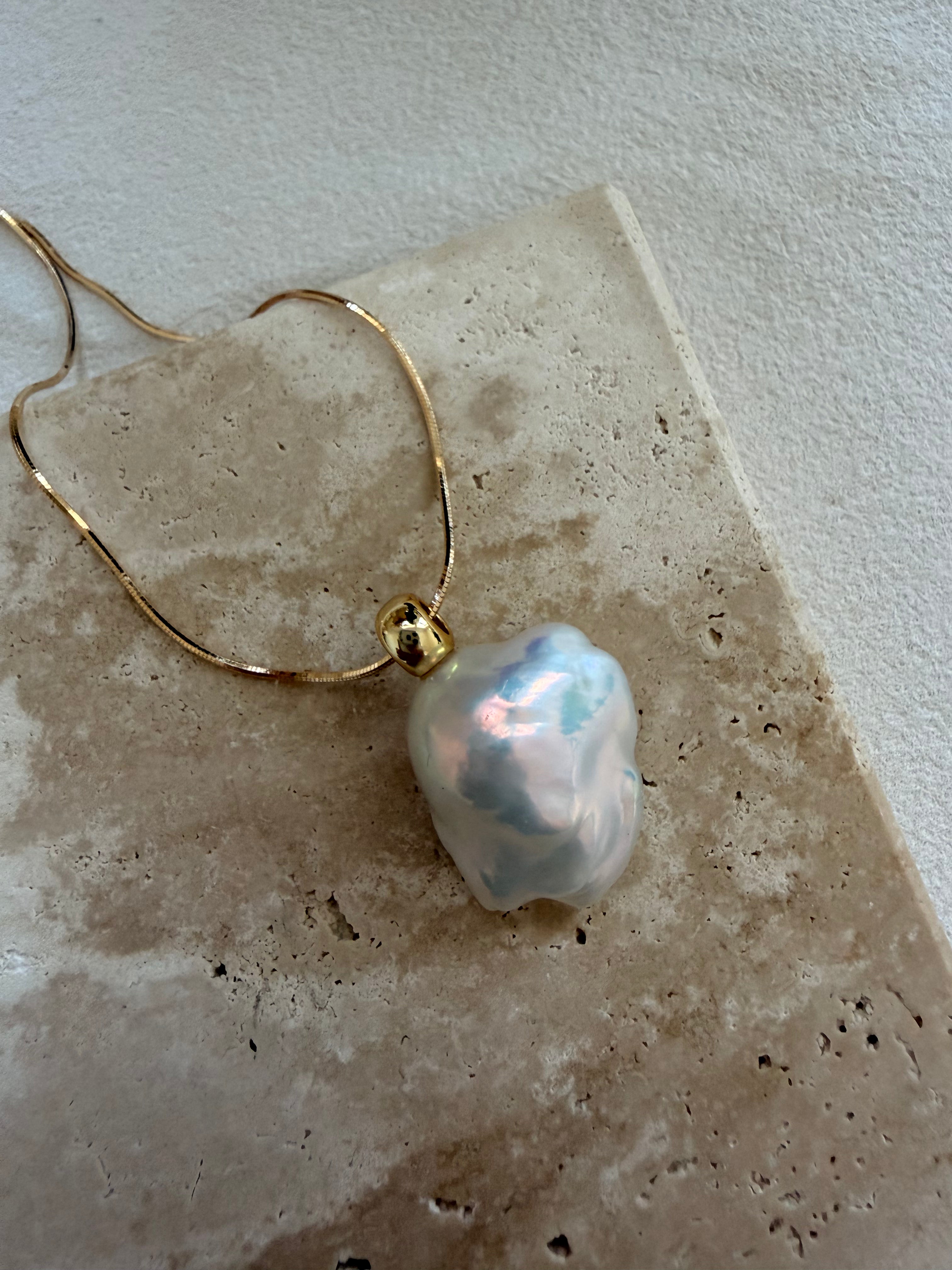 Miss Glow – Baroque Pearl Necklace