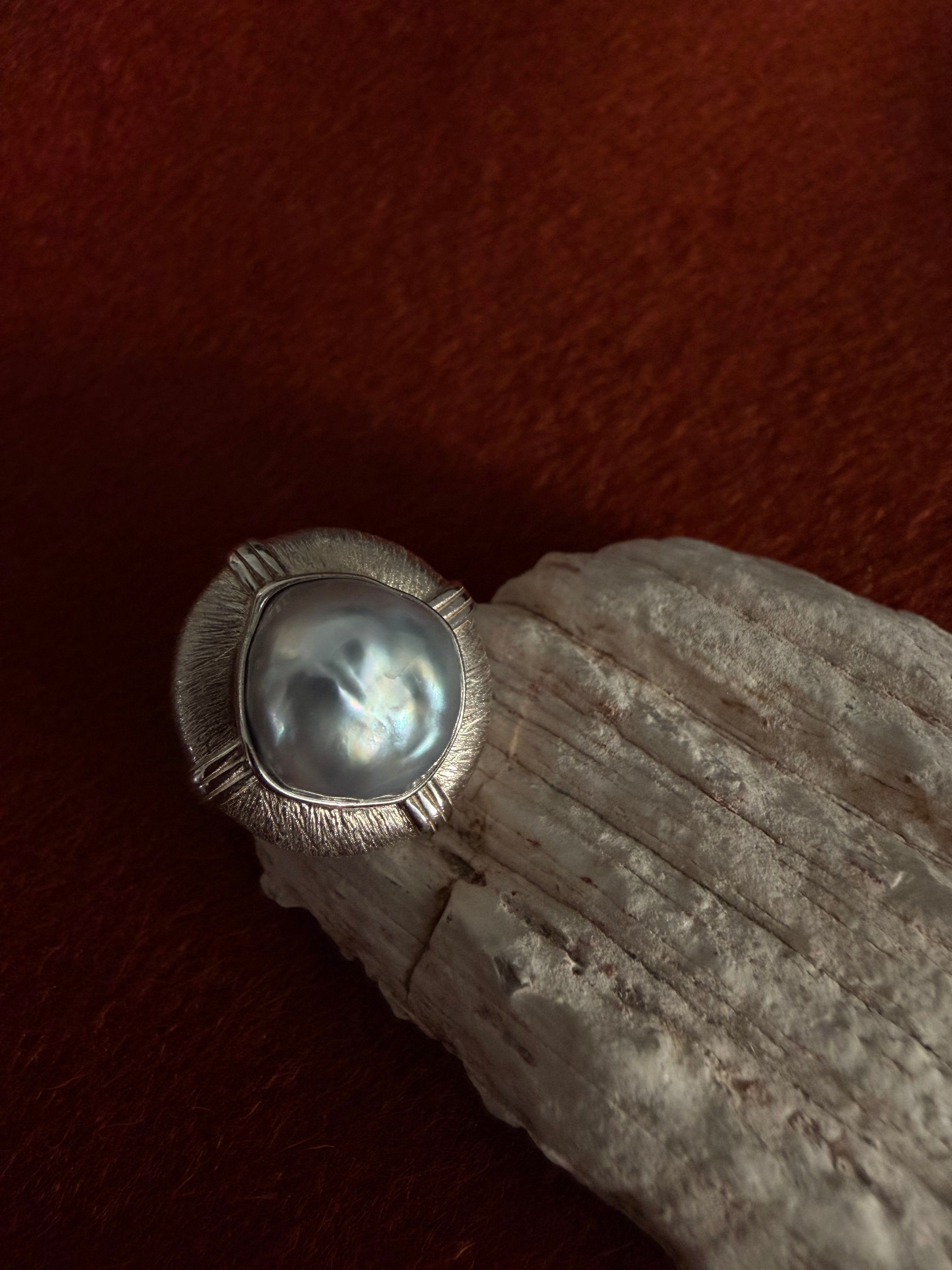 Lune Drift South Sea Baroque Ring