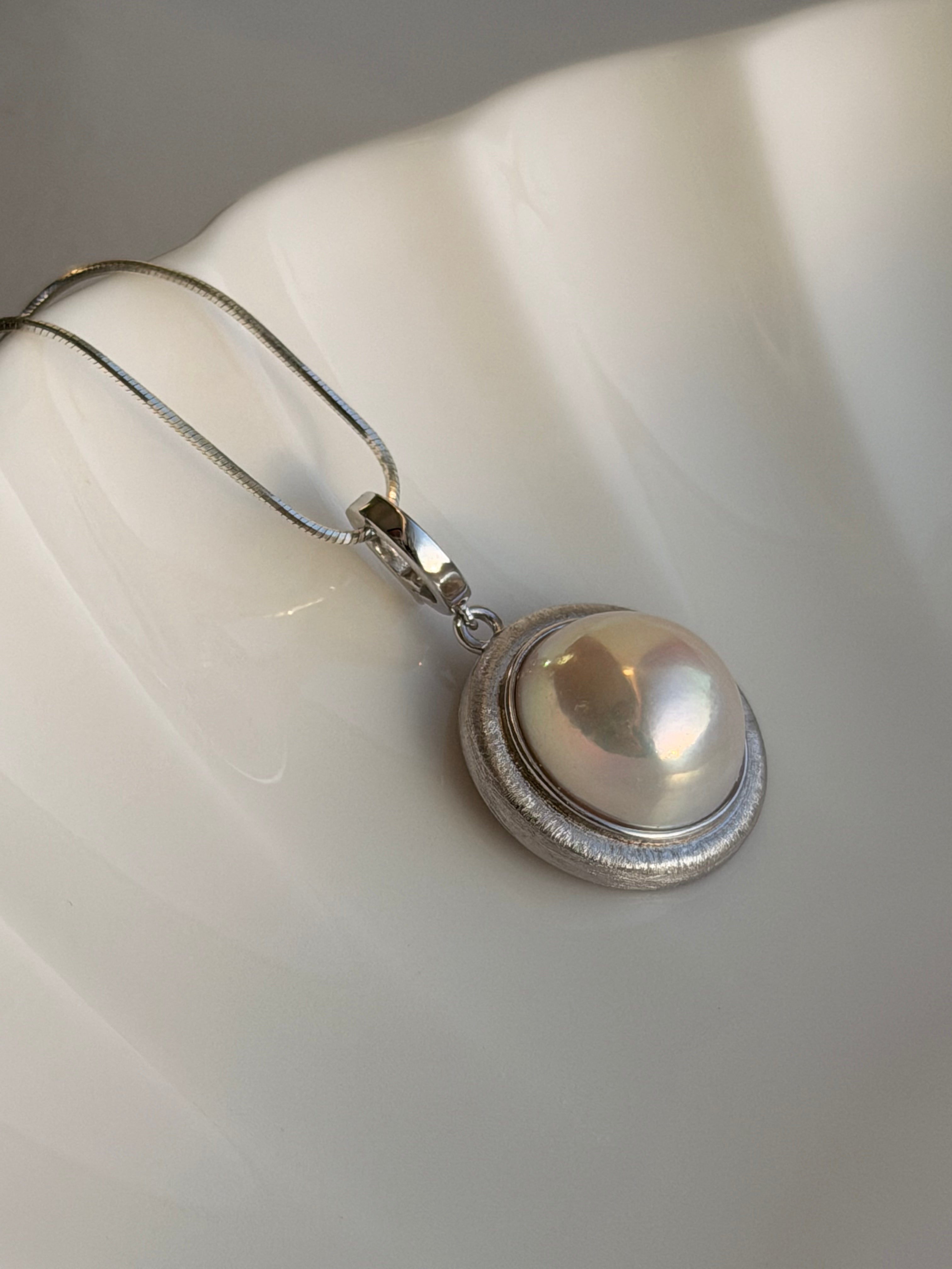 Held Light Mabé Necklace