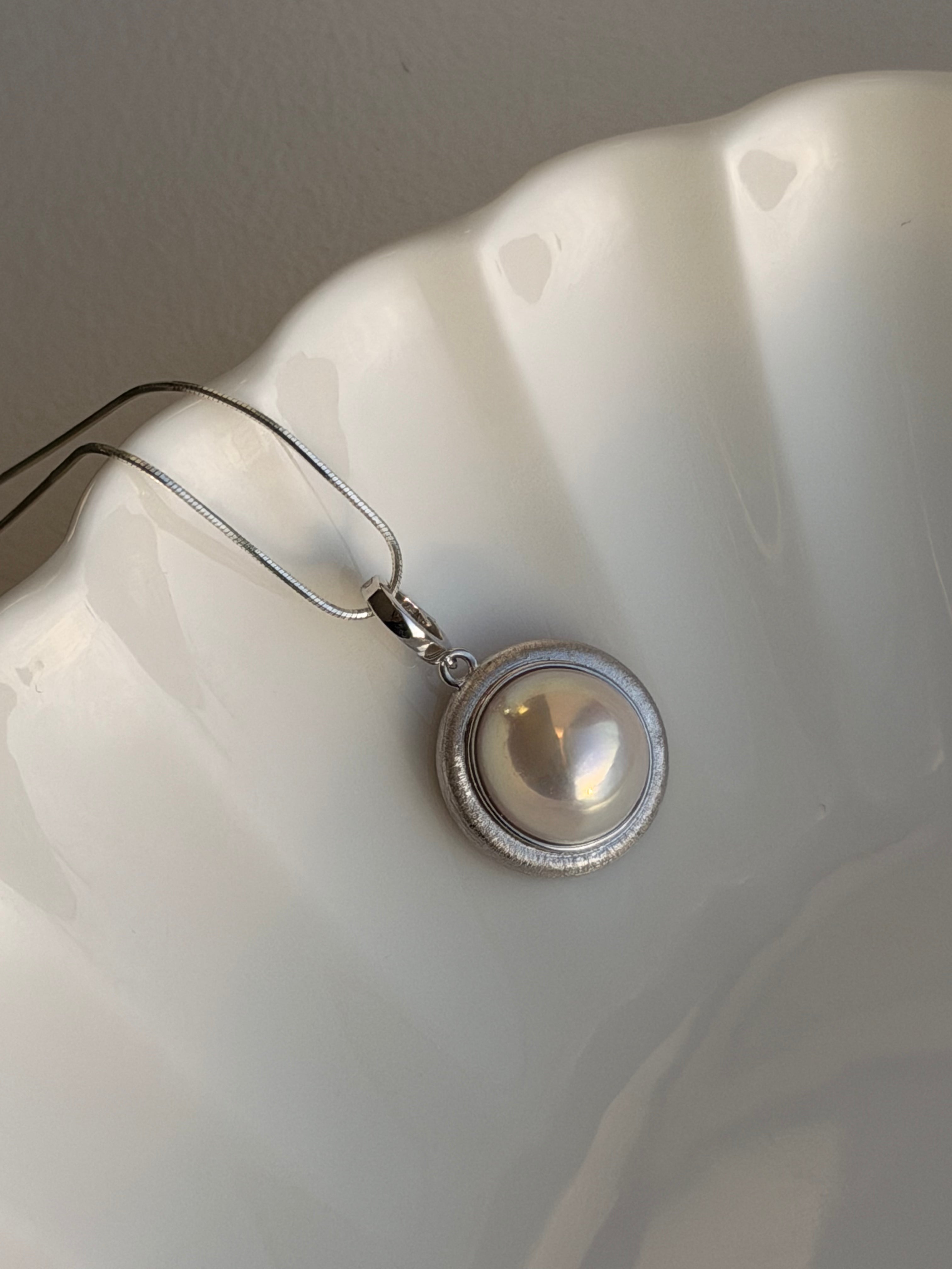 Held Light Mabé Necklace