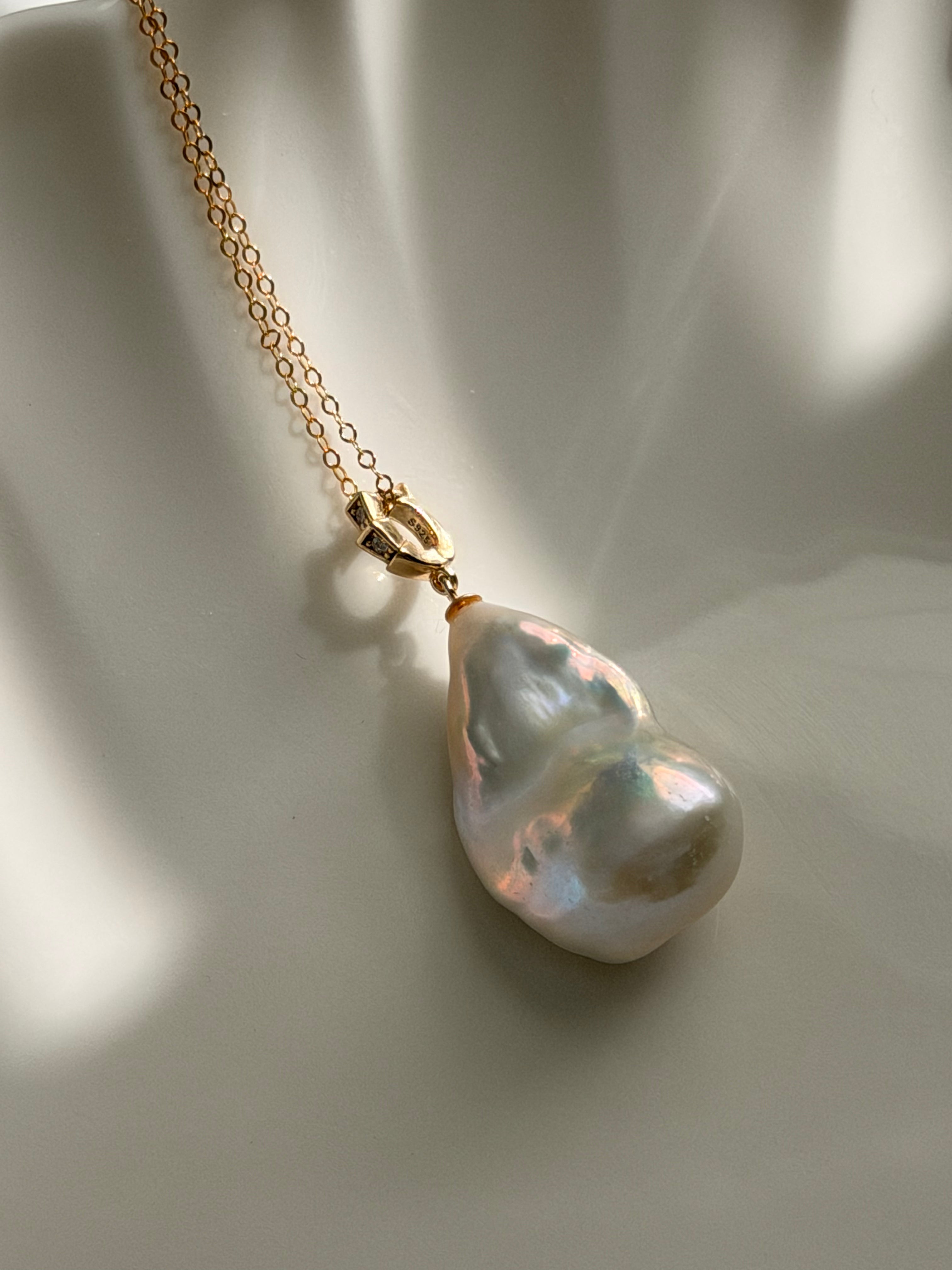 Lumière Baroque Pendant