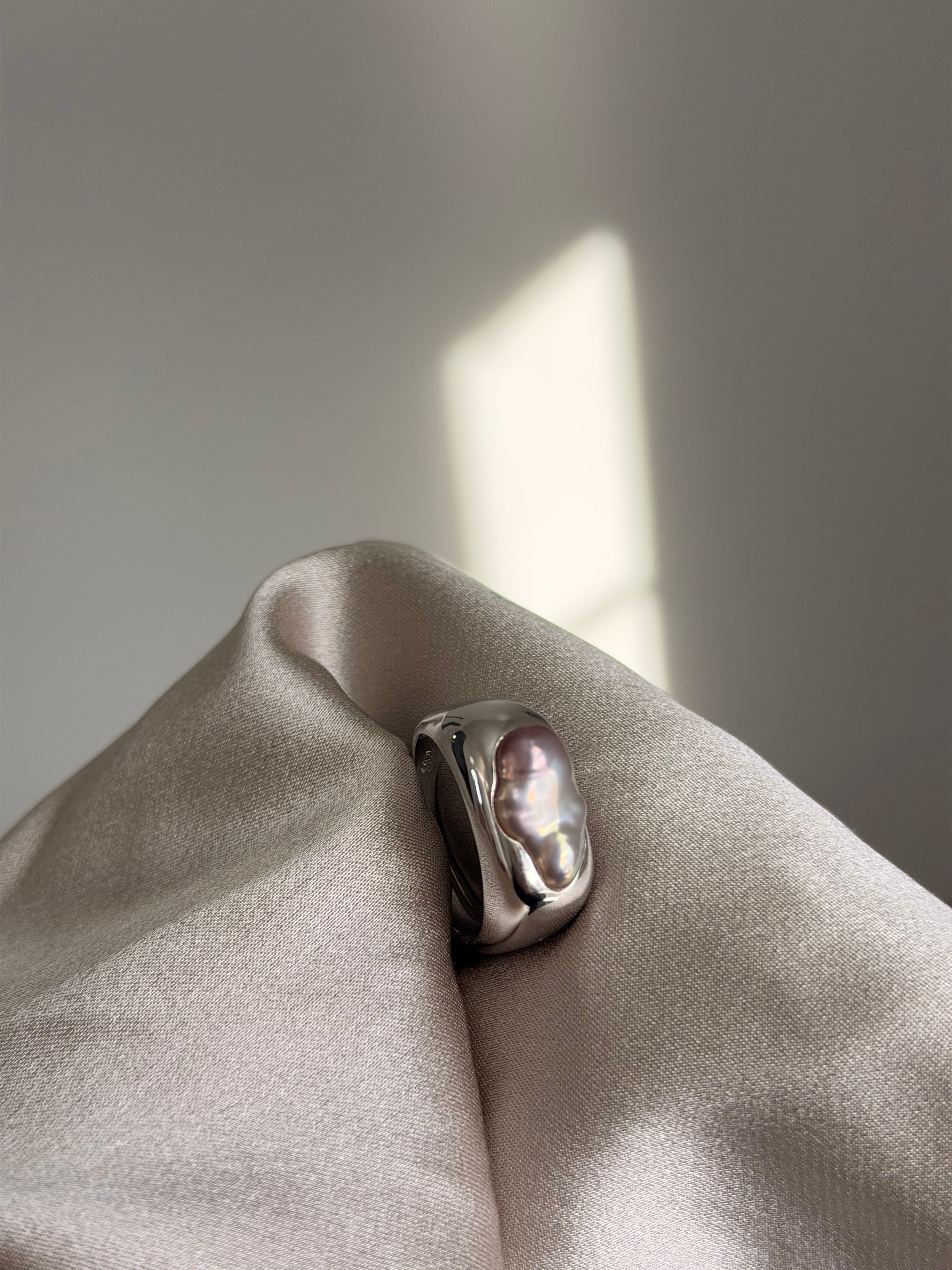 Aurora Silhouette Ring