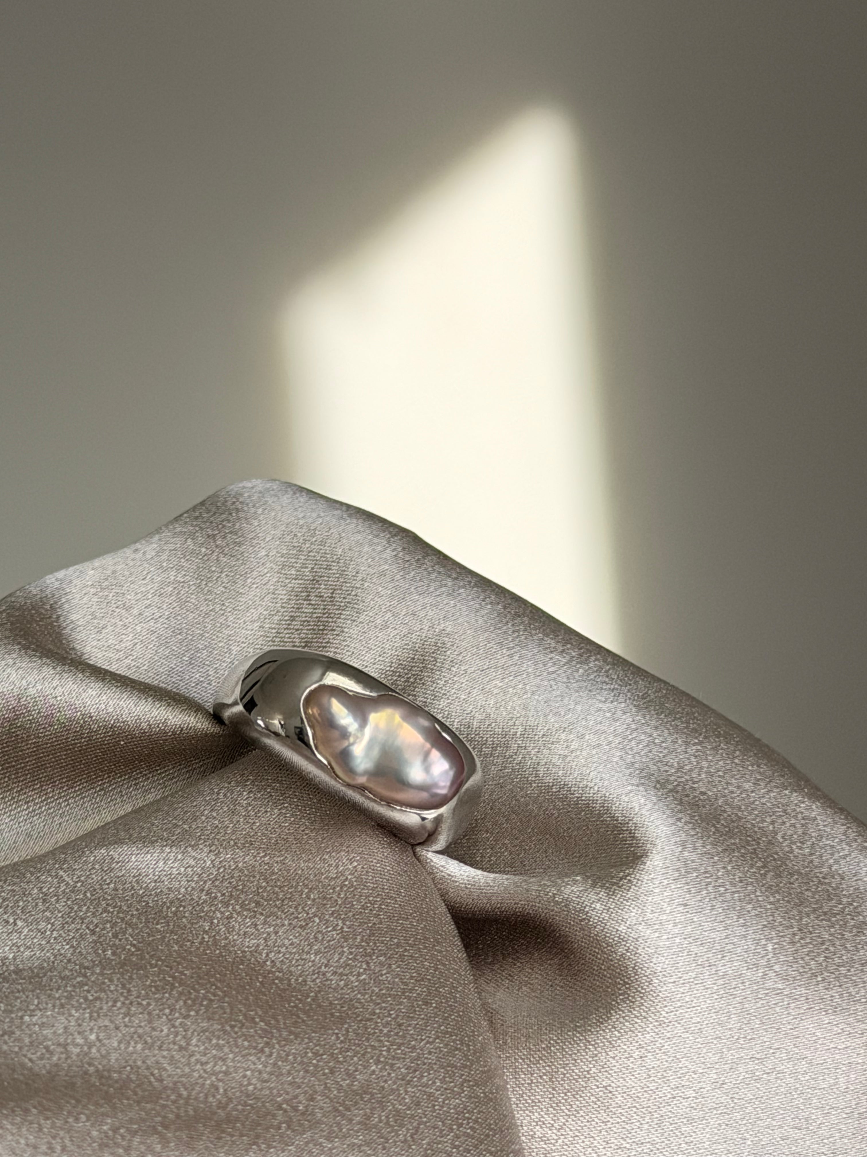 Aurora Silhouette Ring